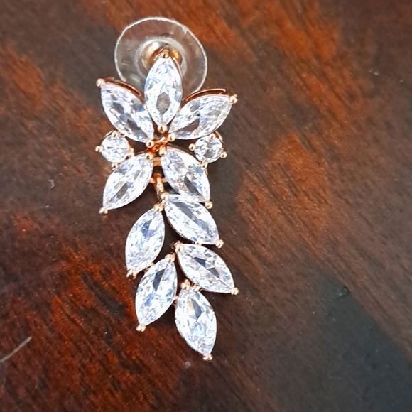 SweetV Earrings for Special Occasions in Rose Gold. - Picture 2 of 4